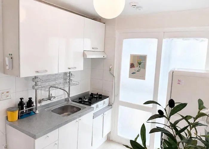 Spacious 3-room For 6 People In Gangnam Near Seolleung Station * Séoul