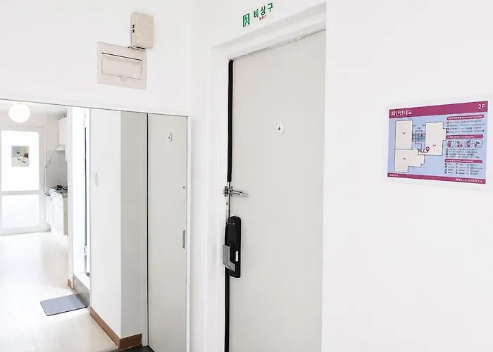 Spacious 3-room For 6 People In Gangnam Near Seolleung Station Appartement *